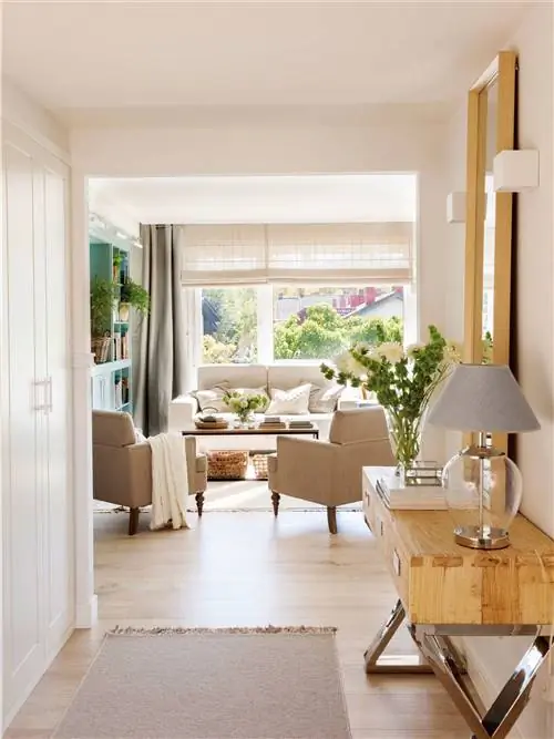 Как украсить зал, выходящий в гостиную.