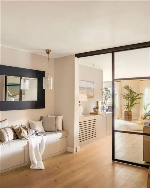 Как украсить зал, выходящий в гостиную.