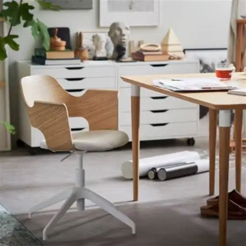 Удобные обеденные стулья.