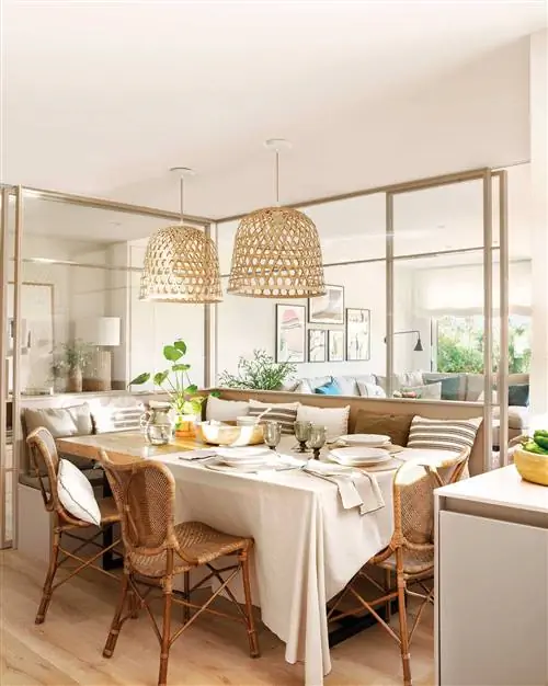 Застекленная столовая отделена от гостиной 00530349