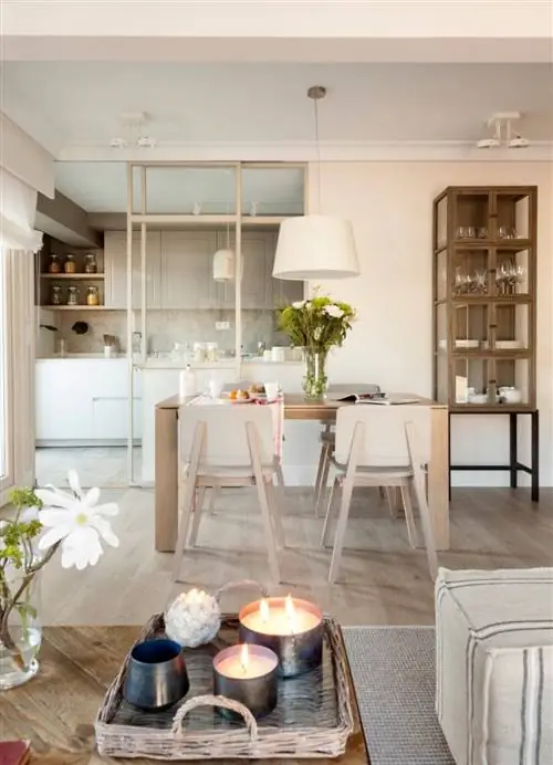 Столовая напротив кухни 120 м2 этажа