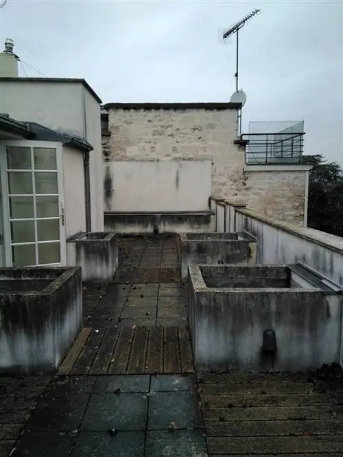 Пиа Капдевила перед террасой