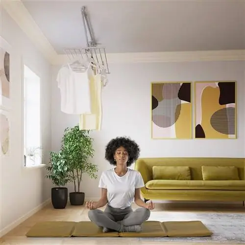 Бельевые веревки с металлической складной крышей.