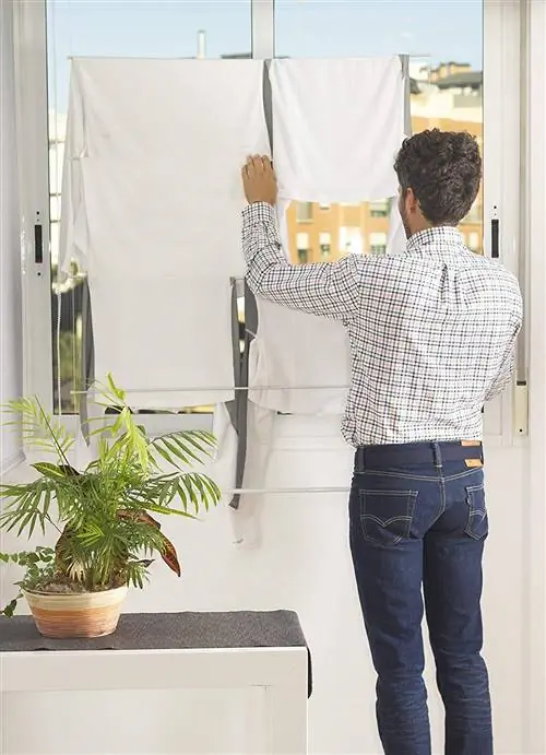 Бельевые веревки с вращающейся крышей.