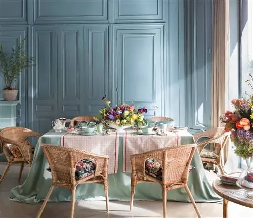 Оформление в зелено-голубых тонах.