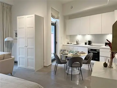 Кухня и столовая квартира Брюссель Soldecor