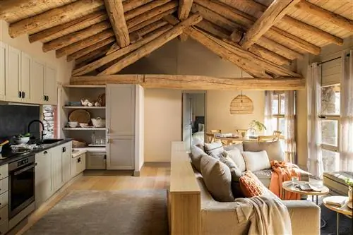 Гостиная с открытой кухней.