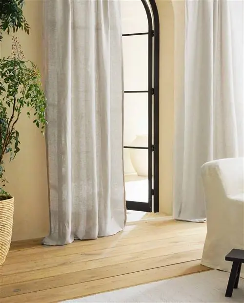 Льняные шторы от Zara Home.