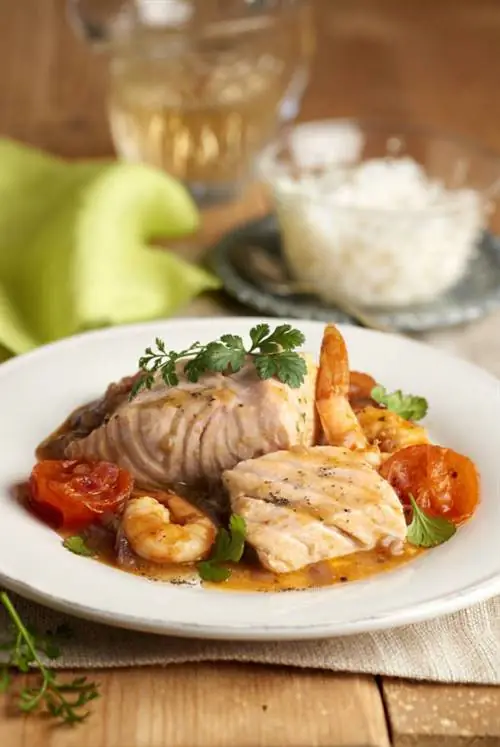 Карри из лосося с креветками.