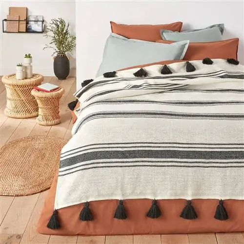 Полосатое шерстяное одеяло.