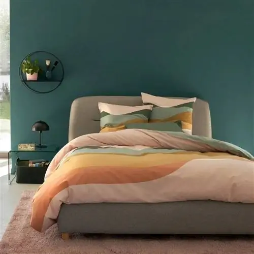 Пододеяльник с многоцветным принтом.