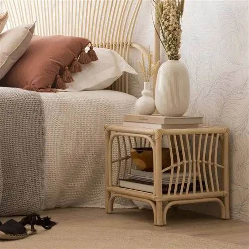 Приставной столик из ротанга модели Banak Importa Lux.