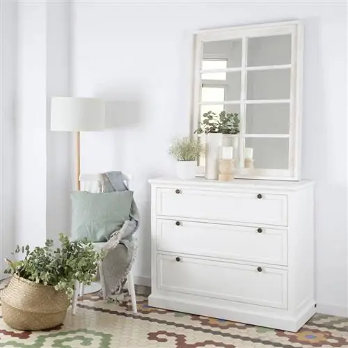 Белый комод модели Nantes от Banak Importa.