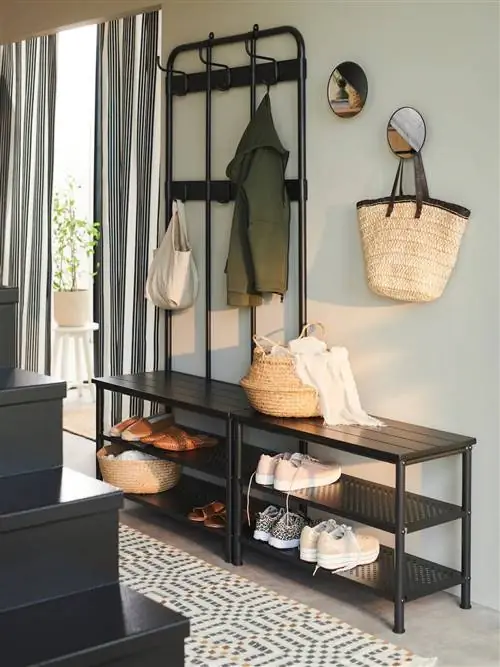 Черная вешалка-обувница ПИННИГ от ИКЕА.