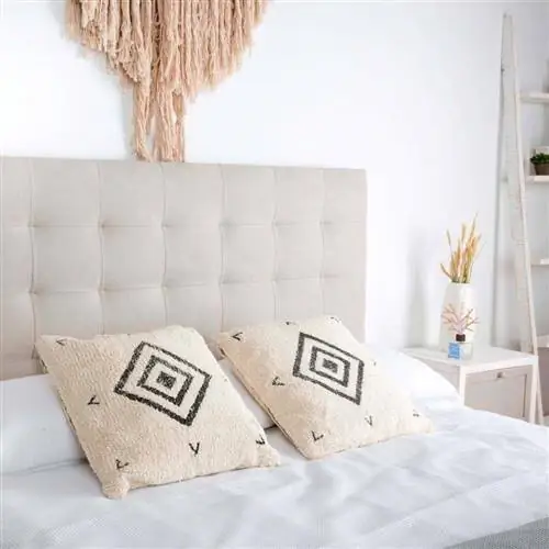 Изголовье с обивкой из искусственного капитоне