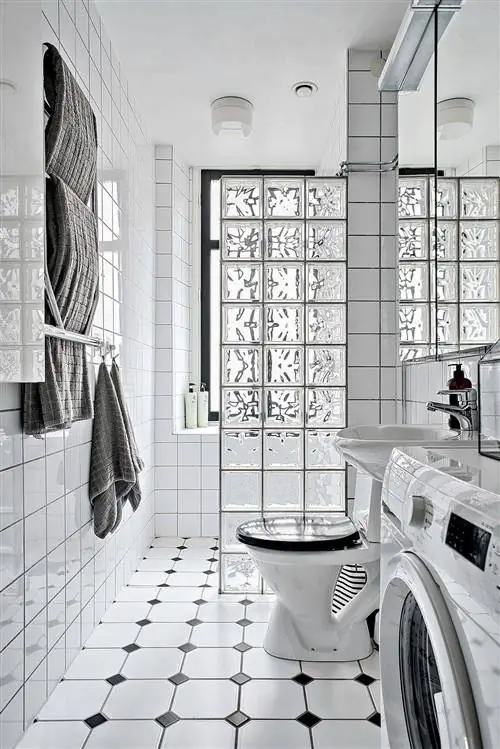 Душ с брусчаткой.