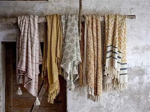 Плед с бахромой в богемном стиле