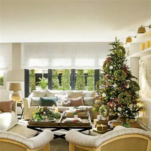 гостиная с елкой