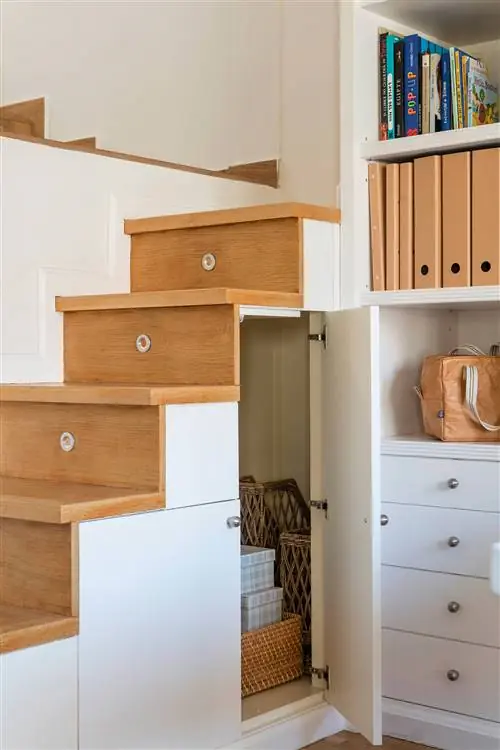 Небольшой шкаф под лестницей