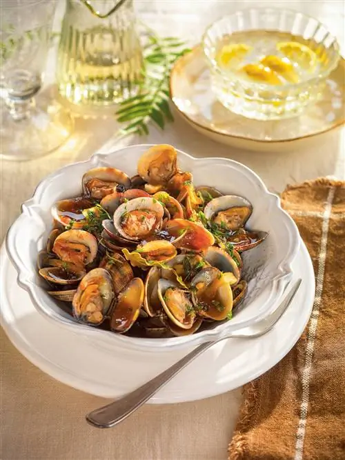 Моллюски а-ля маринера с оттенком паприки.