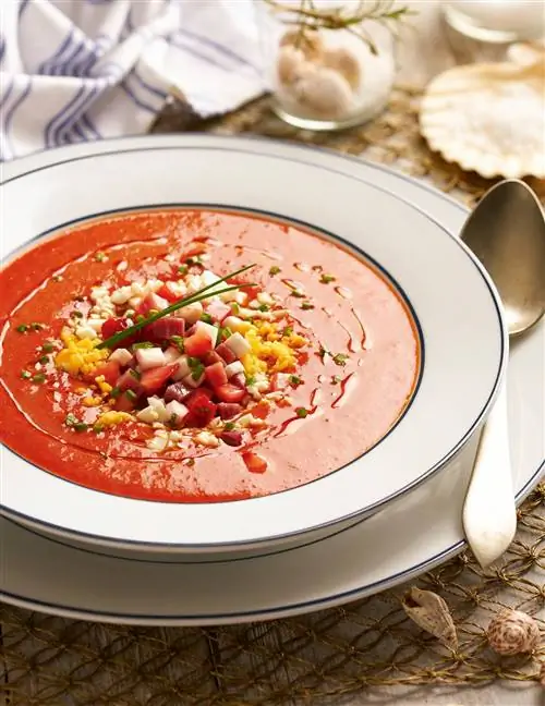 Июньская сезонная кухня: пикильо и клубничный сальморехо с перепелиными яйцами.