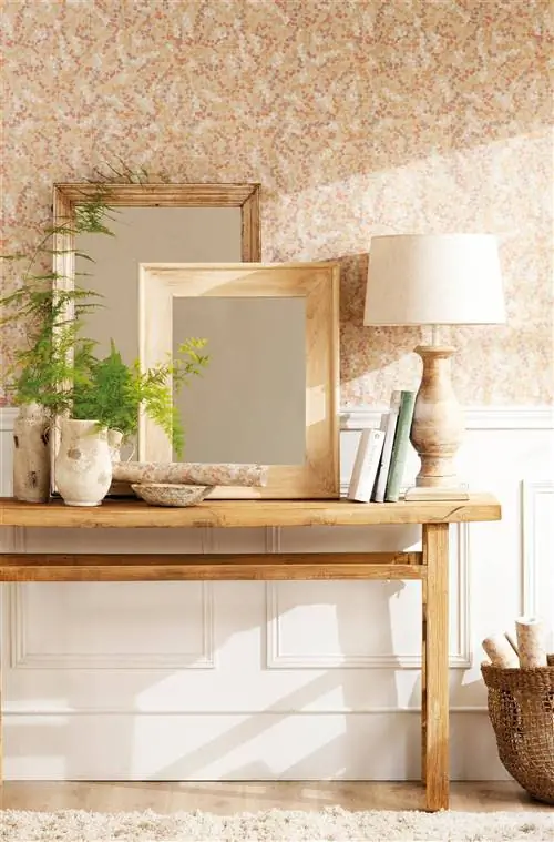 Идеи оформления прихожей обоями.