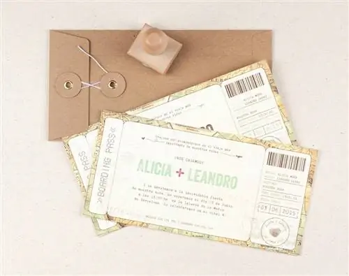 Оригинальное свадебное приглашение с посадочными билетами.