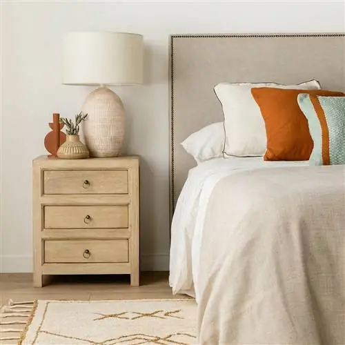 Деревенская тумбочка от Kenay Home.