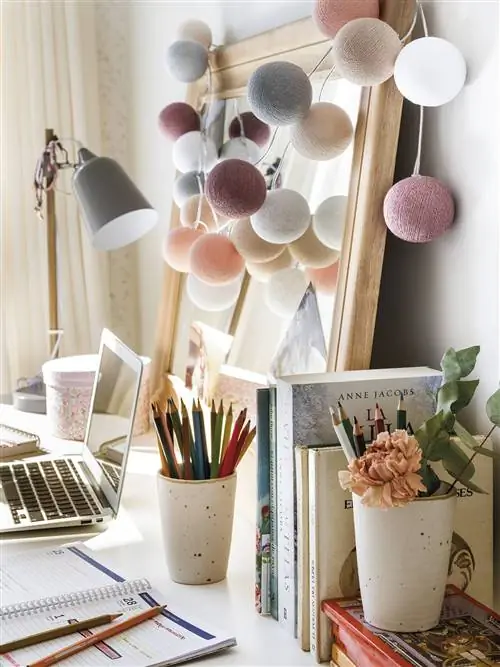 Деталь детского стола с лампой_ 517096