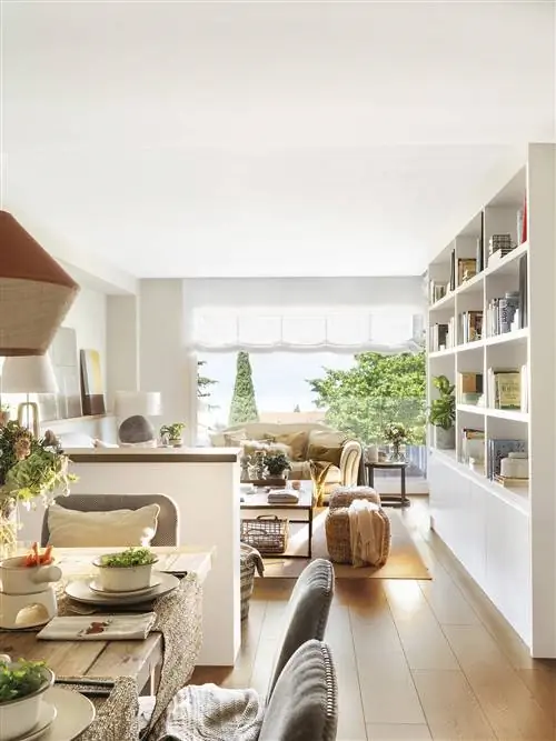 Столовая с низкой перегородкой, разделяющей обе зоны_ 517090