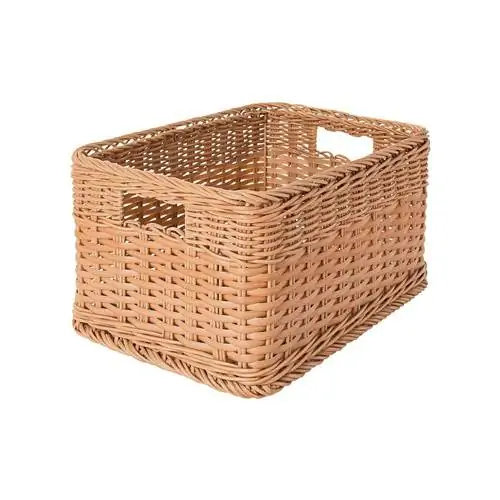 Аксессуары для улицы: корзина из искусственного ротанга от Ikea.