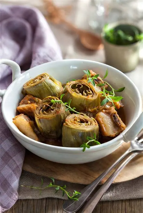 Рагу из артишоков с ребрышками.