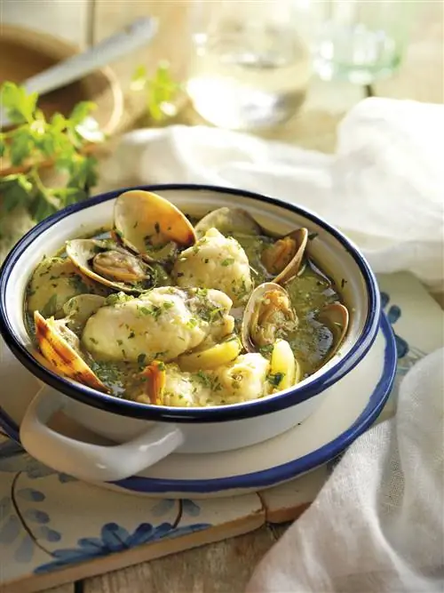 Морской черт с моллюсками.