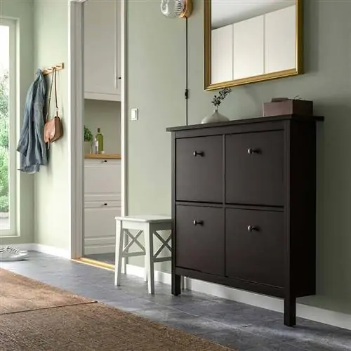 Полка для обуви Ikea черного цвета.