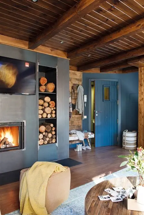 Деревенский зал, объединенный с гостиной.