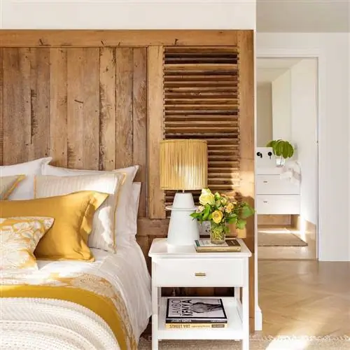 деревянное изголовье