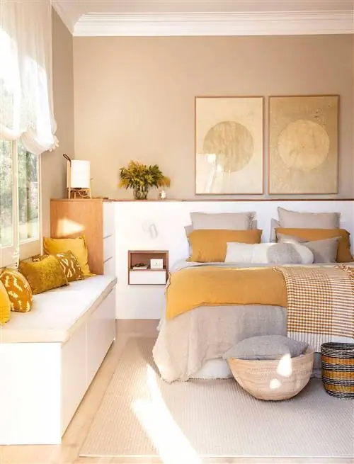 Спальня с белым изголовьем DM и деревянным изголовьем 00535653