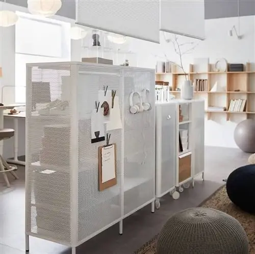 Полка ИКЕА БЕКАНТ для разделения помещений.