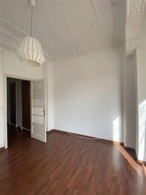 Спальня до перехода через руки Destudio.