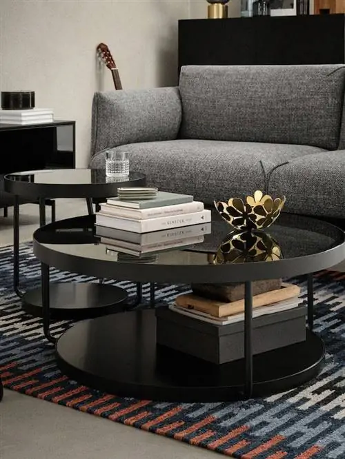 Круглый черный журнальный столик