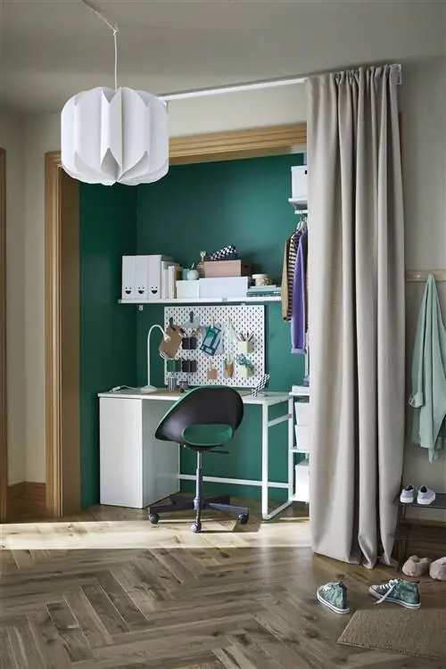 Письменный стол ЛЭРАНДЕ от ИКЕА.