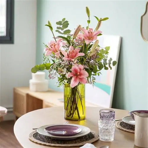 Букет с розовыми лилиями местного производства от Colvin.