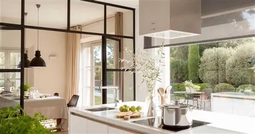 13 отличных примеров кухонных ограждений, которые вы захотите скопировать (с видео одного из них)