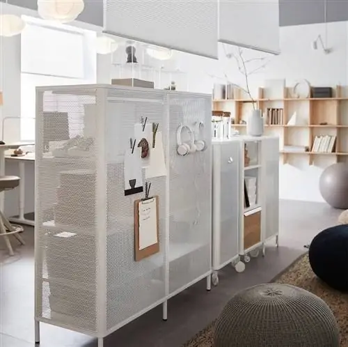 Полка ИКЕА БЕКАНТ для разделения помещений.