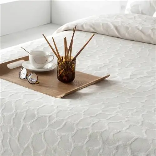 Жаккардовое одеяло кремового цвета от El Corte Inglés.