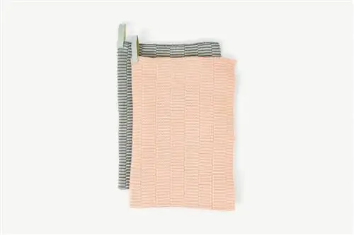 Набор из двух зеленых и розовых кухонных полотенец от Made.