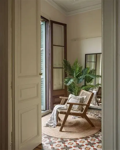 Кресло из дерева и веревки от Kave Home.