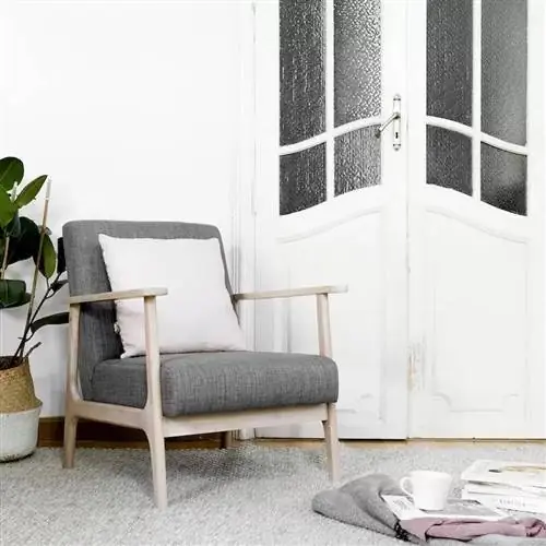 Мягкое кресло и дерево Кенай.