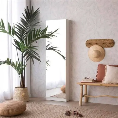 Узкий обувной шкаф с зеркальной дверцей от Banak.