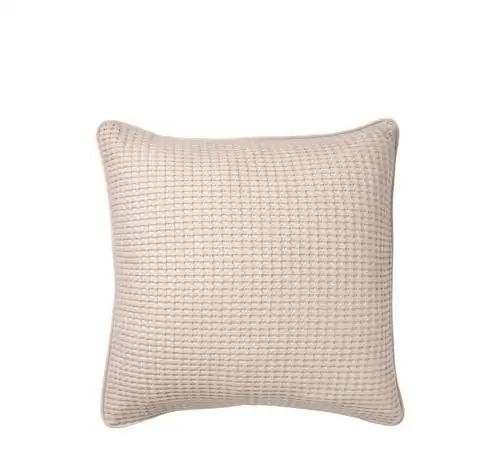 Светло-бежевый чехол на подушку ВОРЭЛД от ИКЕА.